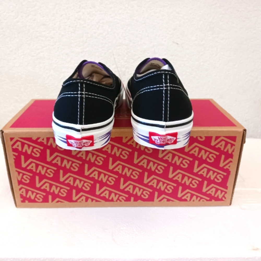 Vans - Picture 2 of 4